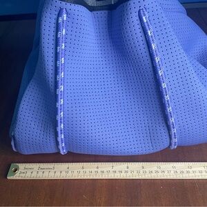 Pop up neoprene everyday tote